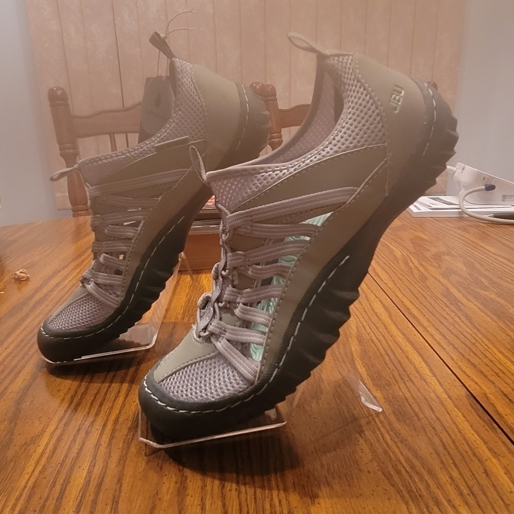 Womens size 8.5W JBU by jambu Eva water shoes.